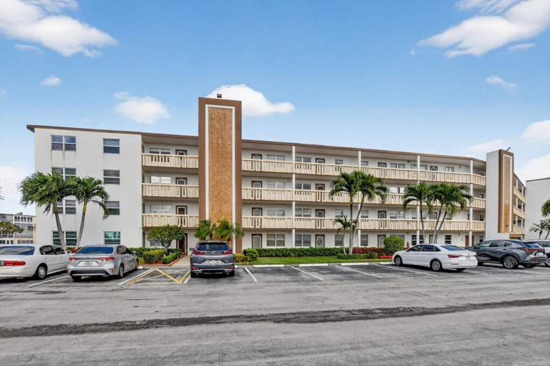 2 bedroom Condominium at 1041 Guilford C, Century Village, Boca Raton — photo 1