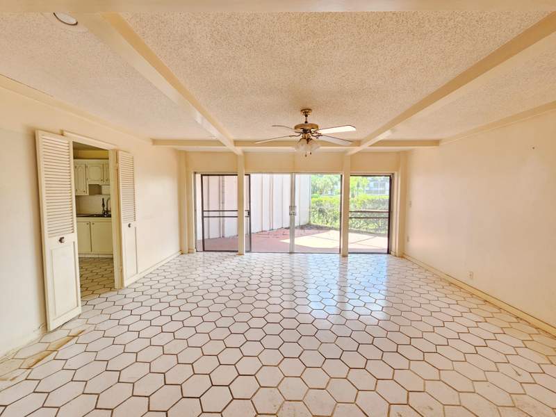 2 bedroom Condominium at 6 Greenway Village #105, Greenway Village North, Royal Palm Beach — photo 2