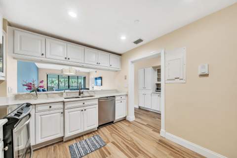 827 Oak Harbour Drive, Juno Beach FL - photo 11 of 66