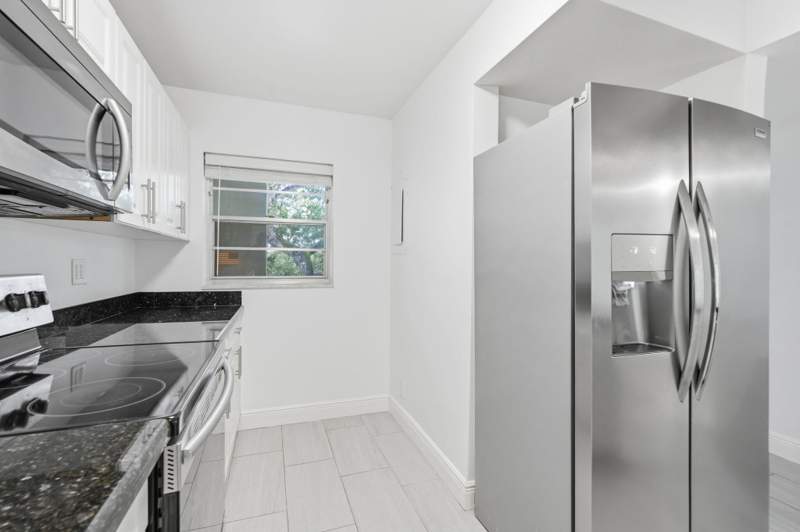 2 bedroom Condominium at 9325 Lagoon Place #405, Poinciana 9 Pine Island Ridge, Davie — photo 5