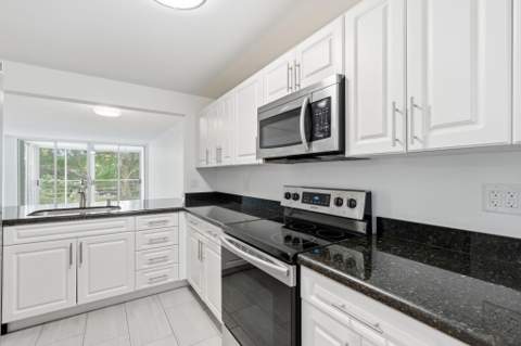 9325 Lagoon Place #405, Davie FL - photo 6 of 43