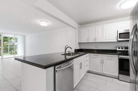 9325 Lagoon Place #405, Davie FL - photo 7 of 43