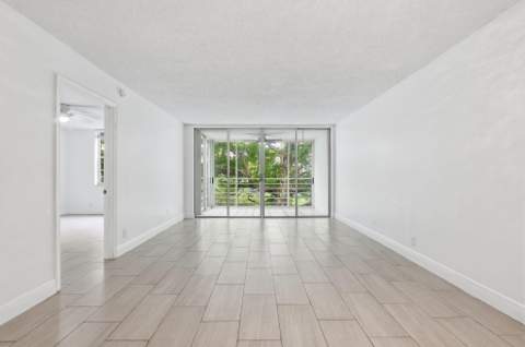 9325 Lagoon Place #405, Davie FL - photo 11 of 43