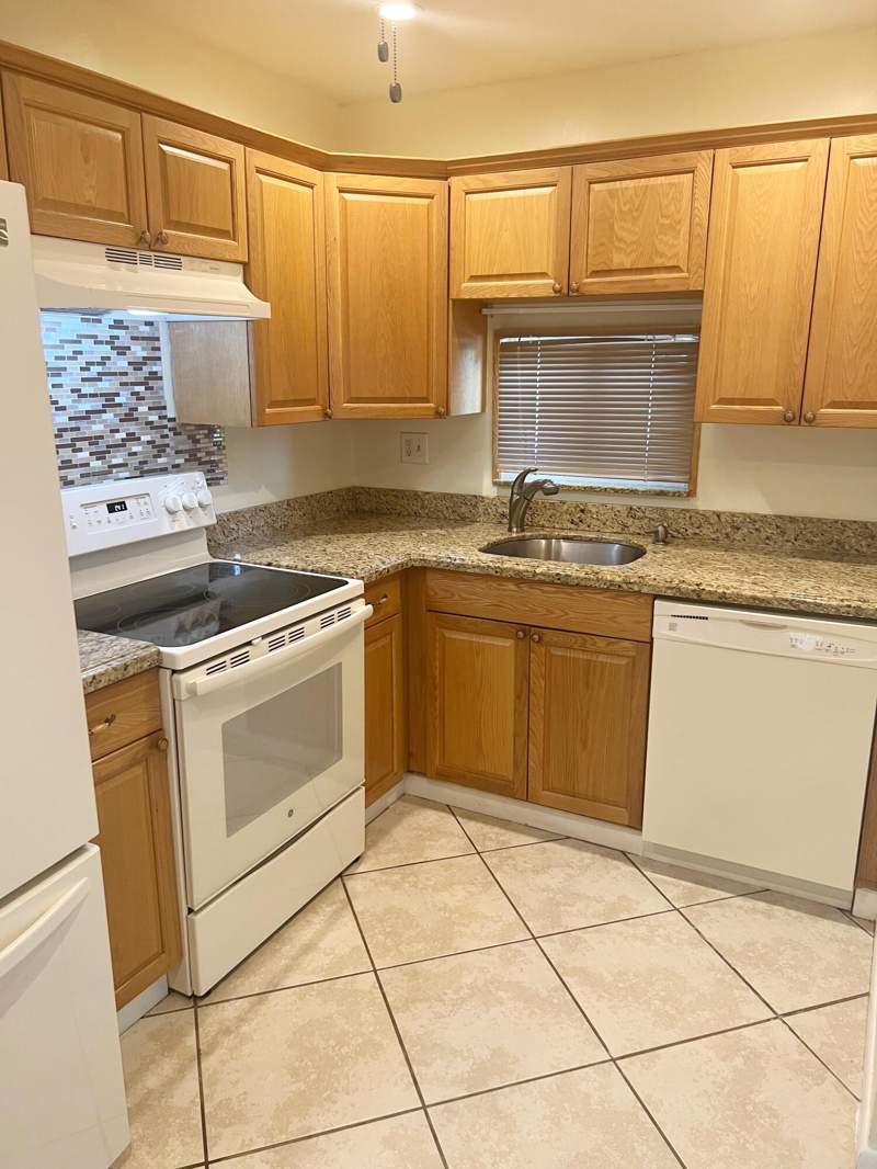2 bedroom Condominium at 9410 N HOLLYBROOK LAKE Drive #302, HOLLYBROOK GOLF AND, Pembroke Pines — photo 4