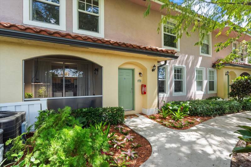 2 bedroom Townhouse at 6376 W Sample Road #6376, Cypress Pointe At Coral Springs, Coral Springs — photo 4