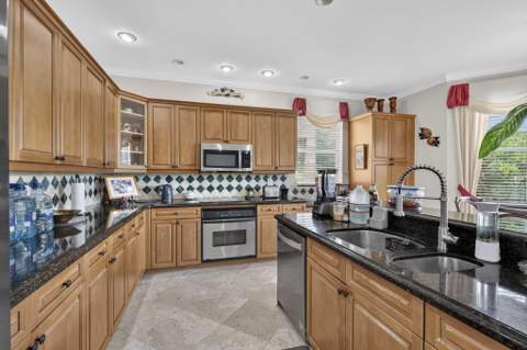 1158 Oakwater Drive, Royal Palm Beach FL - photo 19 of 48