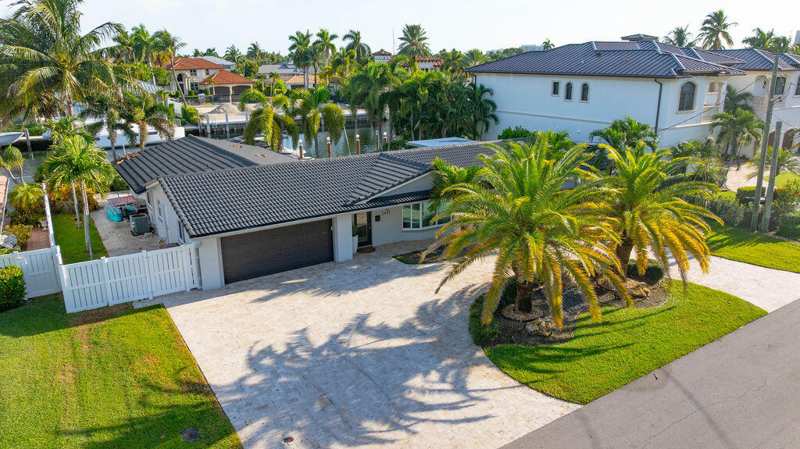 4 bedroom Single Family Residence at 2401 NE 33rd Street, Lighthouse Point 6th Sec, Lighthouse Point — photo 1