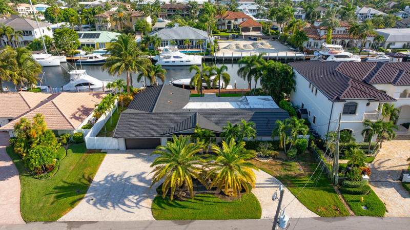 4 bedroom Single Family Residence at 2401 NE 33rd Street, Lighthouse Point 6th Sec, Lighthouse Point — photo 3