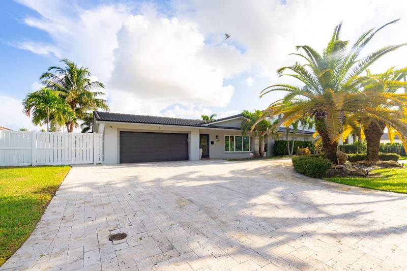 4 bedroom Single Family Residence at 2401 NE 33rd Street, Lighthouse Point 6th Sec, Lighthouse Point — photo 4
