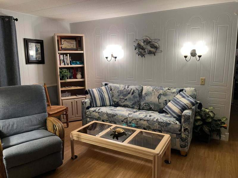 2 bedroom Manufactured Home at 304 Mockingbird Ave Avenue, Sandhill Shores, Fort Pierce — photo 4