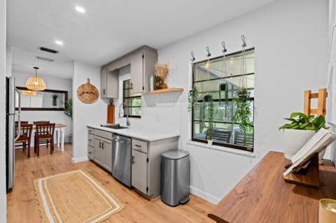 1292 SE Mendavia Avenue, Port St. Lucie FL - photo 6 of 58