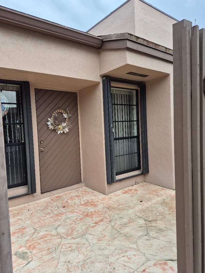 2 bedroom Townhouse at 1273 NW 122nd Terrace, Pembroke Lakes Section Seven, Pembroke Pines — photo 2