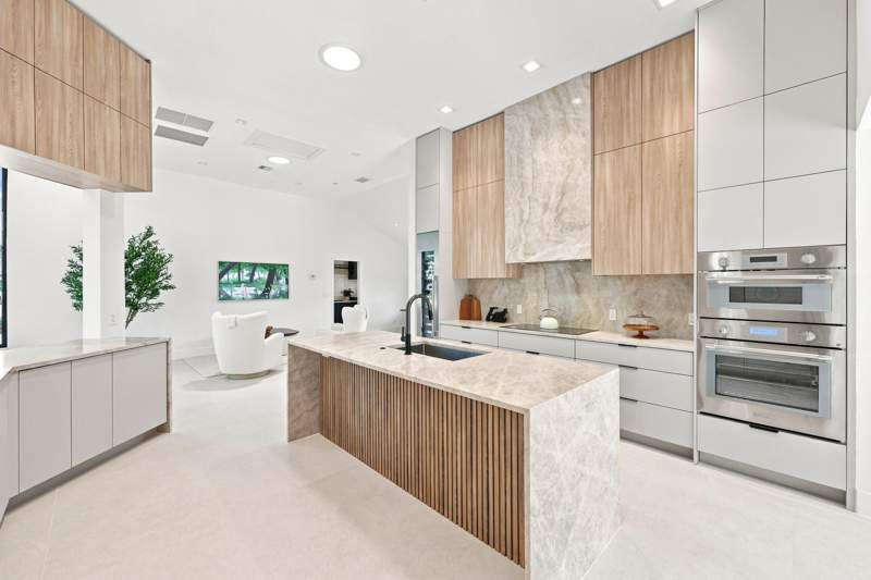 4 bedroom Single Family Residence at 11181 Boca Woods Lane, Boca Woods Country Club 8, Boca Raton — photo 4