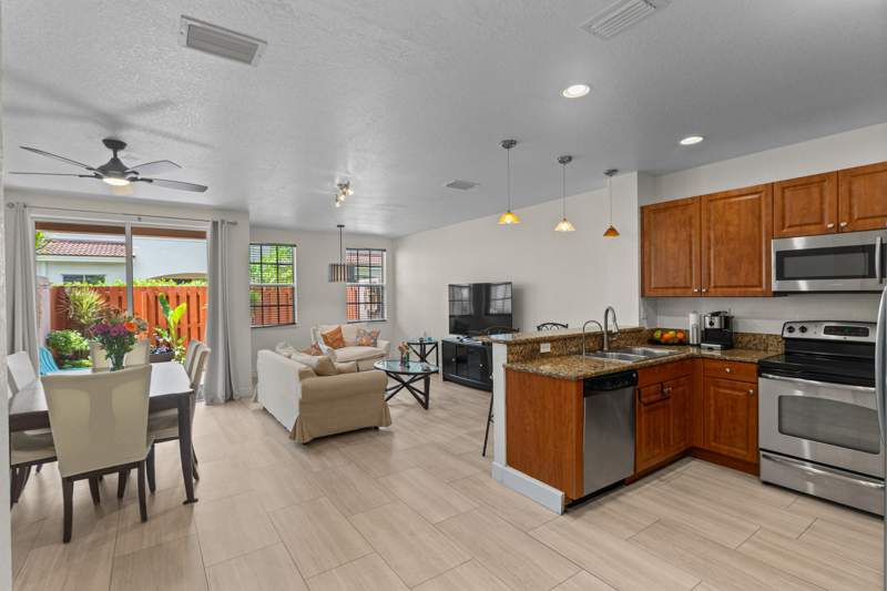 3 bedroom Townhouse at 213 Las Brisas Circle, Las Brisas, Sunrise — photo 2