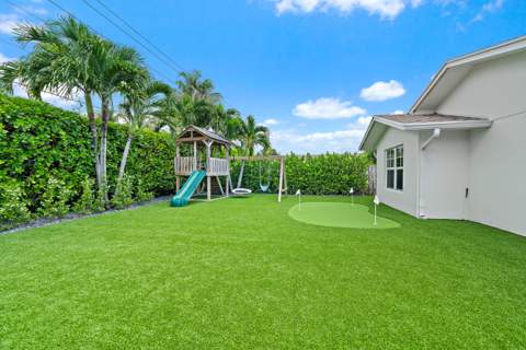 215 Golfview Drive, Tequesta FL - photo 7 of 23