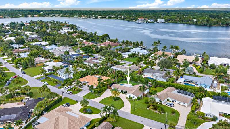 3 bedroom Single Family Residence at 215 Golfview Drive, Tequesta Country Club, Tequesta — photo 1