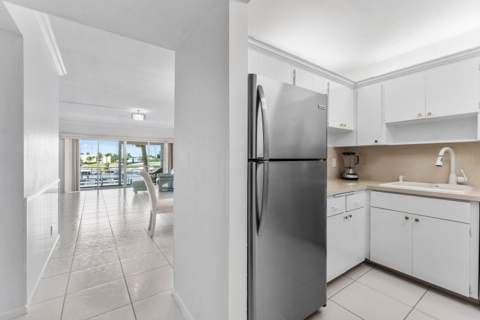 29 Yacht Club Drive #304, North Palm Beach FL - photo 7 of 44
