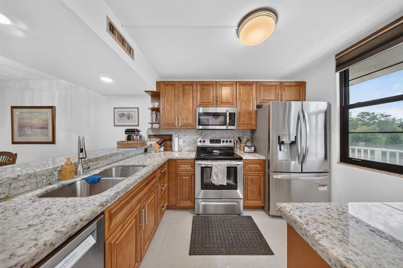 2 bedroom Condominium at 1719 Whitehall Drive #303, Condo 19 Of Whitehall Condos, Davie — photo 5