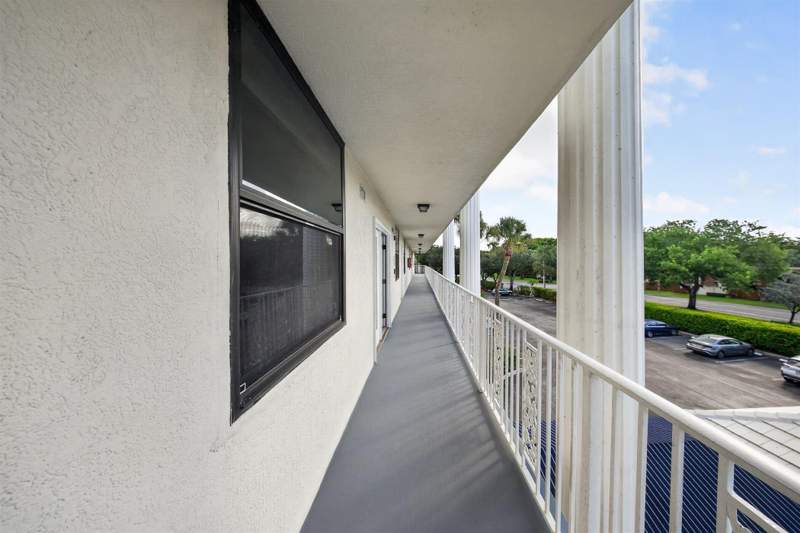 2 bedroom Condominium at 1719 Whitehall Drive #303, Condo 19 Of Whitehall Condos, Davie — photo 2