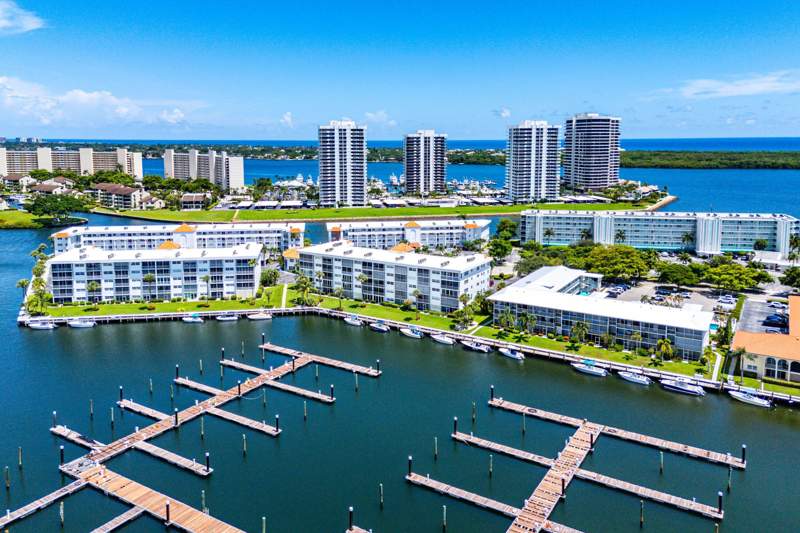 2 bedroom Condominium at 29 Yacht Club Drive #304, Ports O Call Condo S A, B, C And D, North Palm Beach — photo 2