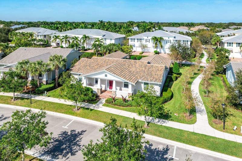 4 bedroom Single Family Residence at 1131 N Prescott Drive, Windsor Park At Abacoa Pl No 3, Jupiter — photo 2