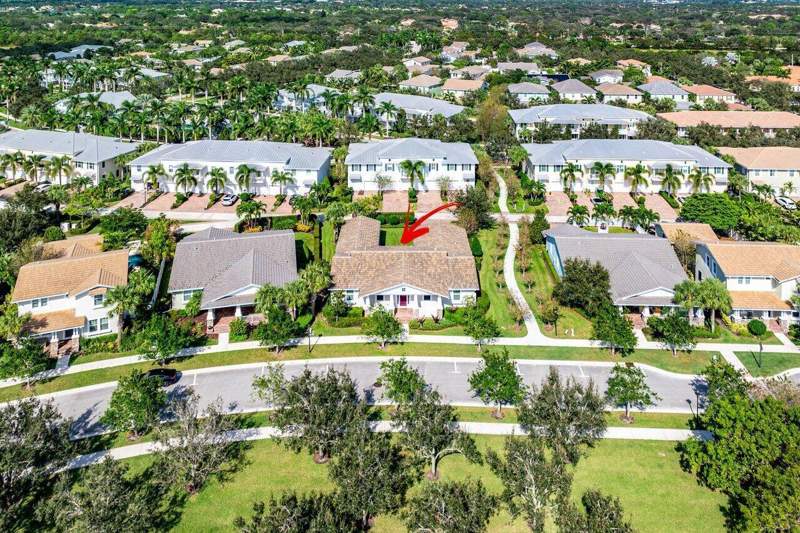 4 bedroom Single Family Residence at 1131 N Prescott Drive, Windsor Park At Abacoa Pl No 3, Jupiter — photo 3