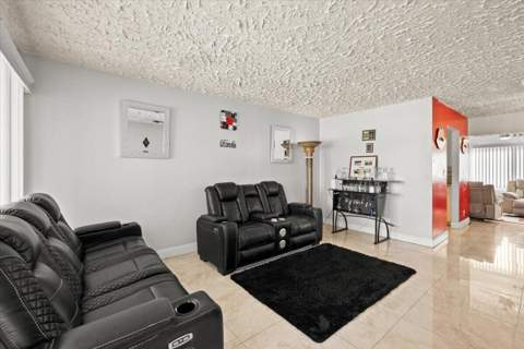 508 NE 2nd Terrace, Deerfield Beach FL - photo 7 of 32