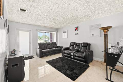 508 NE 2nd Terrace, Deerfield Beach FL - photo 8 of 32