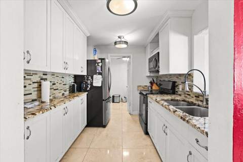 508 NE 2nd Terrace, Deerfield Beach FL - photo 9 of 32