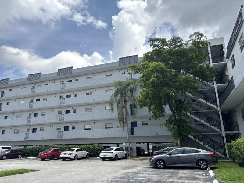 1 bedroom Condominium at 7501 NW 16th Street #3207, Village Square Condo, Plantation — photo 1