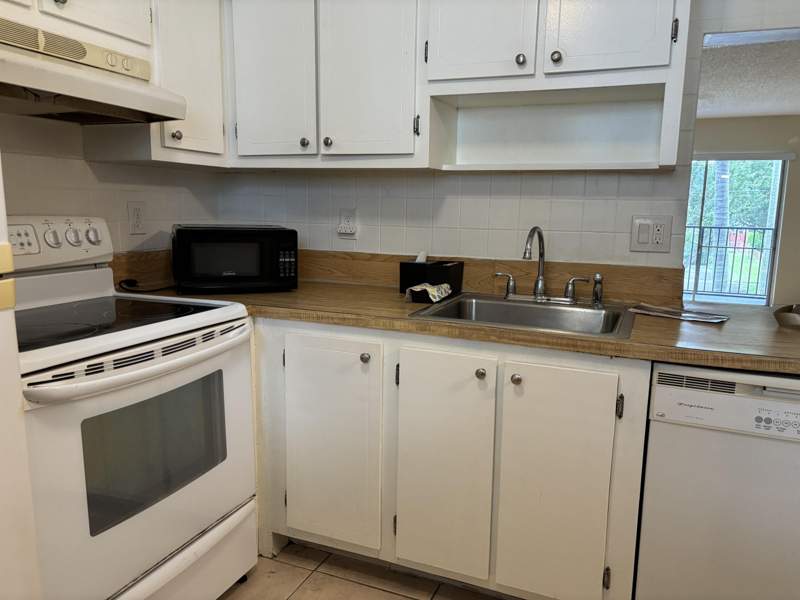 1 bedroom Condominium at 7501 NW 16th Street #3207, Village Square Condo, Plantation — photo 2