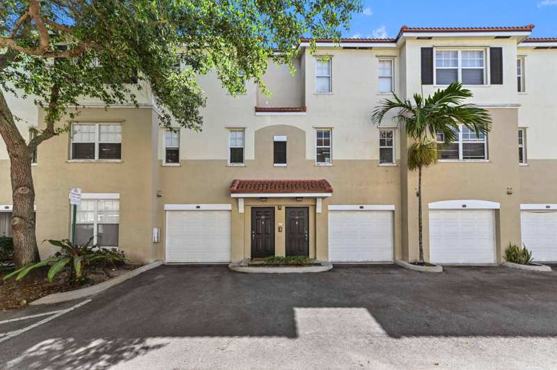 3 bedroom Condominium at 6020 W Sample Road #204, El-Ad Poinciana Condo, Coral Springs — photo 1