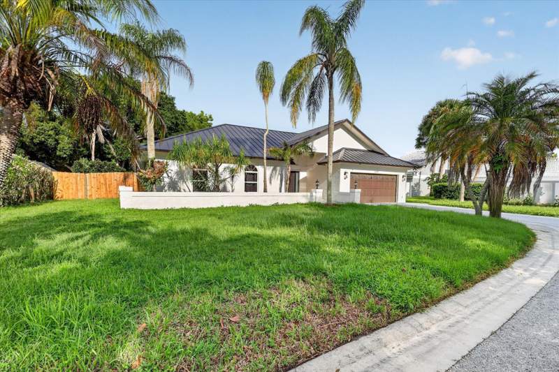 4 bedroom Single Family Residence at 3230 Alexander Court, Carmel, Palm City — photo 2