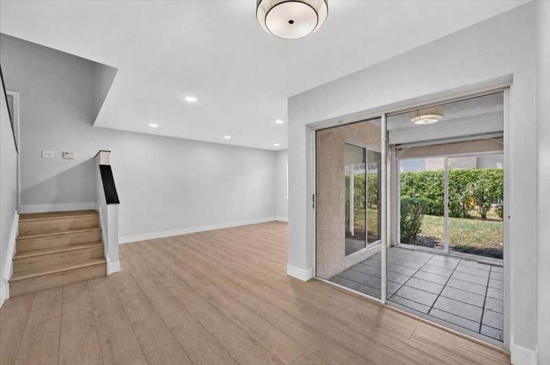 3 bedroom Townhouse at 6611 Via Regina, Plum At Boca Pointe Condos One Thru 15 Filed In Or, Boca Raton — photo 3
