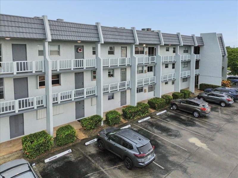 2 bedroom Condominium at 6600 Royal Palm Boulevard #215B, Royal Park Gardens I-B Condo, Margate — photo 4