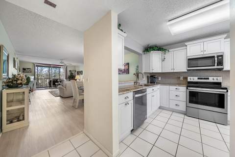 4735 Lucerne Lakes Boulevard #402, Lake Worth FL - photo 7 of 37
