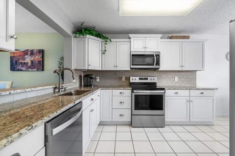 4735 Lucerne Lakes Boulevard #402, Lake Worth FL - photo 8 of 37