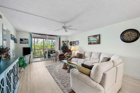 4735 Lucerne Lakes Boulevard #402, Lake Worth FL - photo 13 of 37