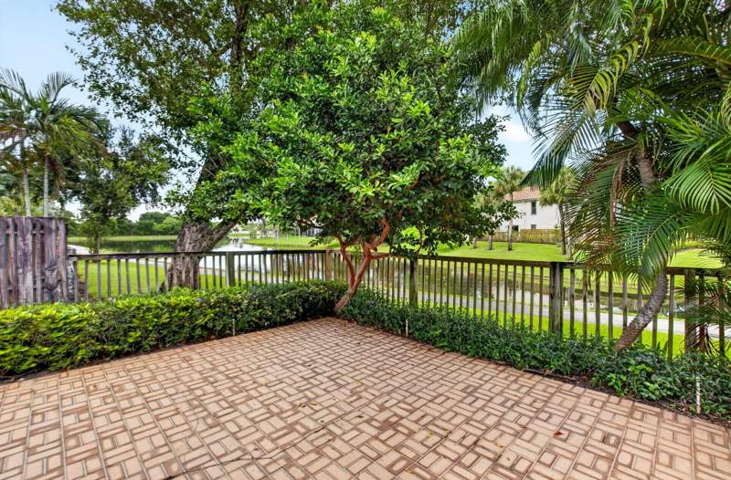 3 bedroom Single Family Residence at 5576 Fox Hollow Drive, Wimbledon , Boca Raton — photo 4