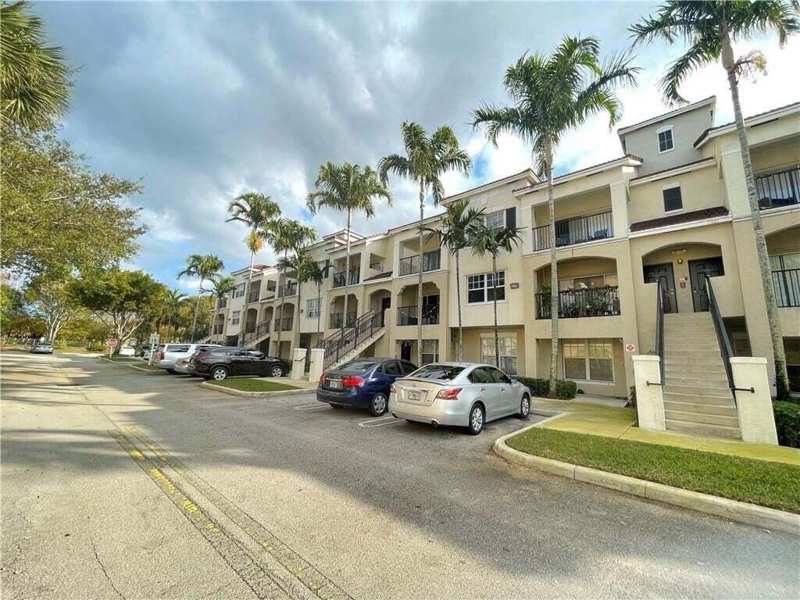 3 bedroom Condominium at 5820 W Sample Road #305, El-Ad Poinciana Condo, Coral Springs — photo 1