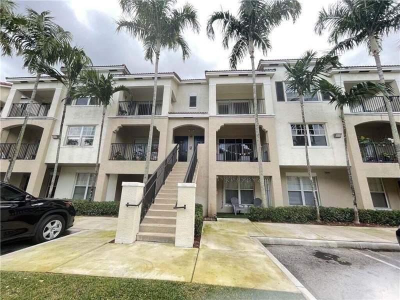 3 bedroom Condominium at 5820 W Sample Road #305, El-Ad Poinciana Condo, Coral Springs — photo 2