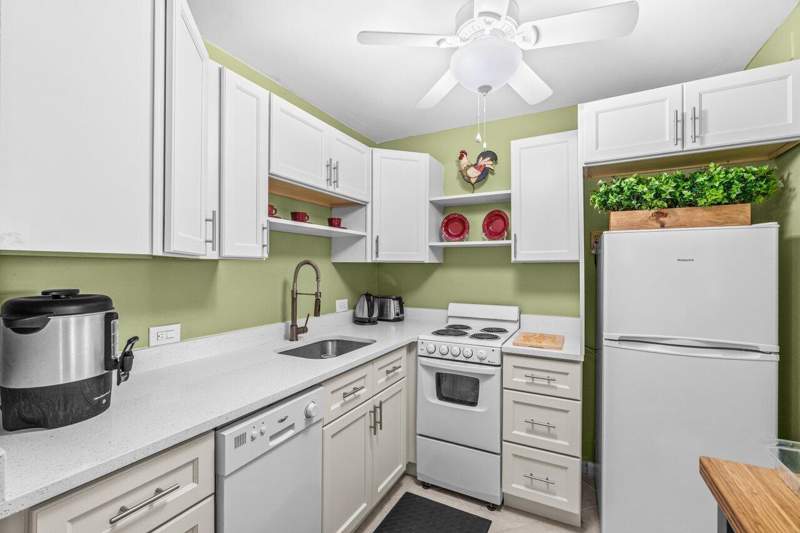 1 bedroom Condominium at 68 Suffolk B #680, Suffolk At Century Village Condo, Boca Raton — photo 2