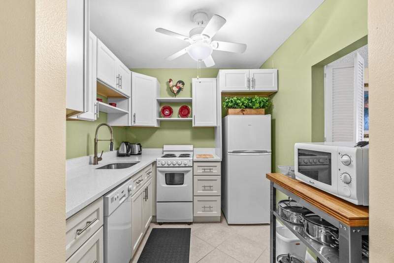 1 bedroom Condominium at 68 Suffolk B #680, Suffolk At Century Village Condo, Boca Raton — photo 3