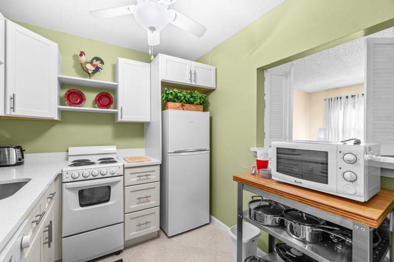 1 bedroom Condominium at 68 Suffolk B #680, Suffolk At Century Village Condo, Boca Raton — photo 4