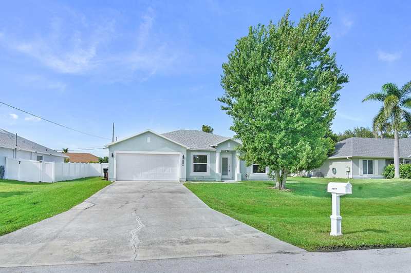 4 bedroom Single Family Residence at 1085 SW Majorca Avenue, Port St Lucie Section 15, Port St. Lucie — photo 1