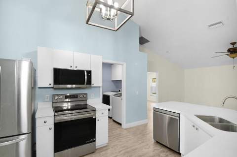 1085 SW Majorca Avenue, Port St. Lucie FL - photo 11 of 45