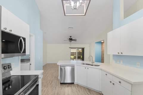 1085 SW Majorca Avenue, Port St. Lucie FL - photo 12 of 45