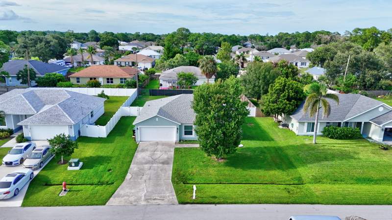 4 bedroom Single Family Residence at 1085 SW Majorca Avenue, Port St Lucie Section 15, Port St. Lucie — photo 4