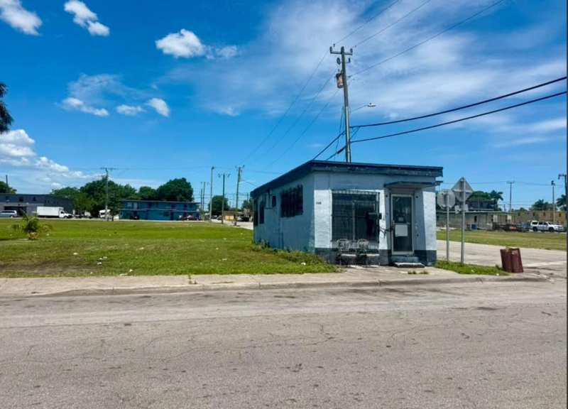 1 bedroom Single Family Residence at 300 SW 5th Street, Glade Sub Div, Belle Glade — photo 1