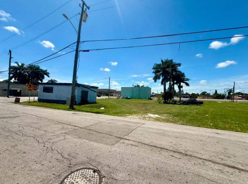 1 bedroom Single Family Residence at 300 SW 5th Street, Glade Sub Div, Belle Glade — photo 4